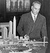 https://upload.wikimedia.org/wikipedia/commons/thumb/a/ab/Robert_Moses_with_Battery_Bridge_model.jpg/100px-Robert_Moses_with_Battery_Bridge_model.jpg